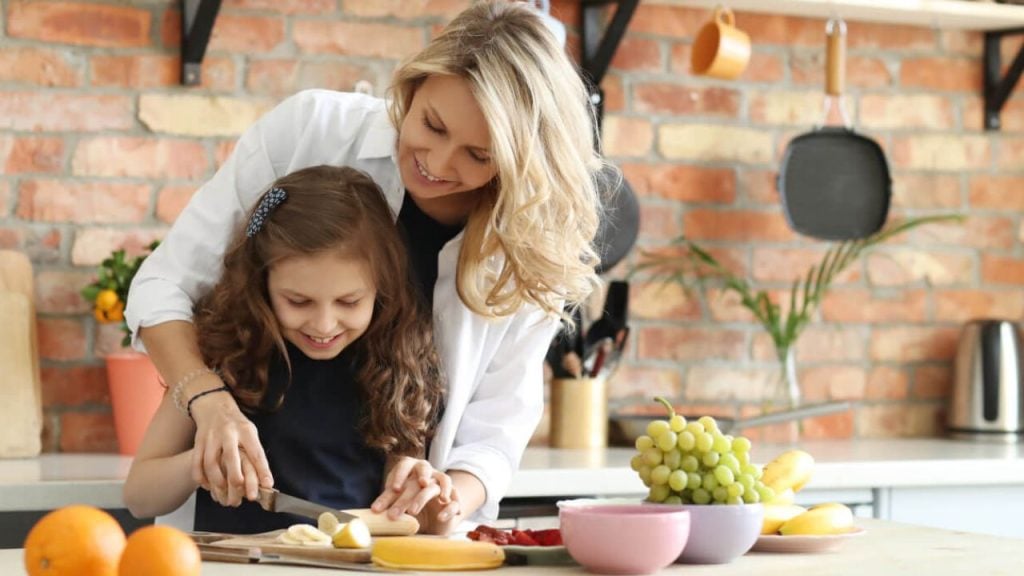 AGES VSS Make Your Home Healthy Again Mom and Daughter In Kitchen A My EHI Aloha Dr. Henry Ealy Event