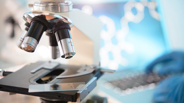 Dr. Group EMFs Nanotech Detoxification with Microscopic Evidence